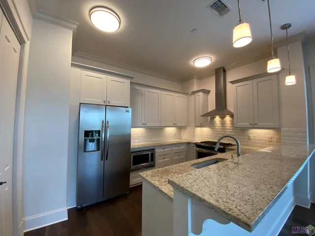 $2,200 | 8021 Village Plaza Court, Unit 3D, Baton Rouge, LA 70810