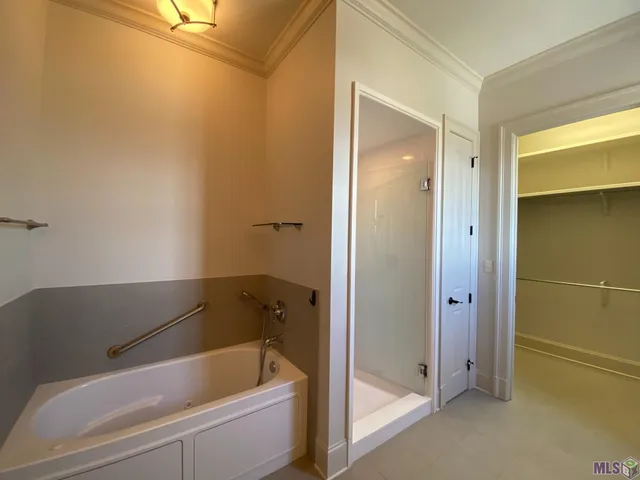 $2,200 | 8021 Village Plaza Court, Unit 3D, Baton Rouge, LA 70810