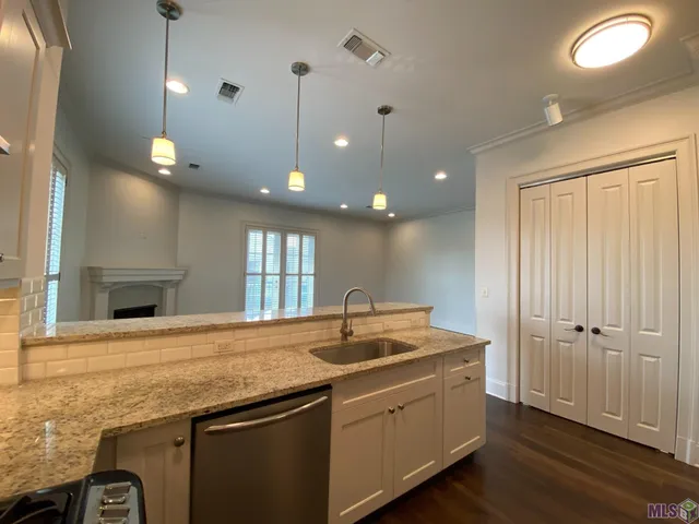 $2,200 | 8021 Village Plaza Court, Unit 3D, Baton Rouge, LA 70810