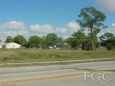 501 Center Road Fort Myers, FL 33907 - Photo 3 of 5 a view of a houses with a yard