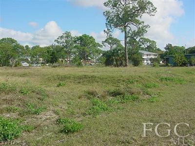 501 Center Road Fort Myers, FL 33907 - Photo 5 of 5 a view of a big yard with large trees