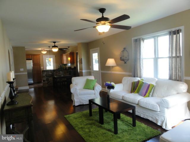 3108 Willoughby Road Baltimore, MD 21234 - Photo 13 of 25 Living Room