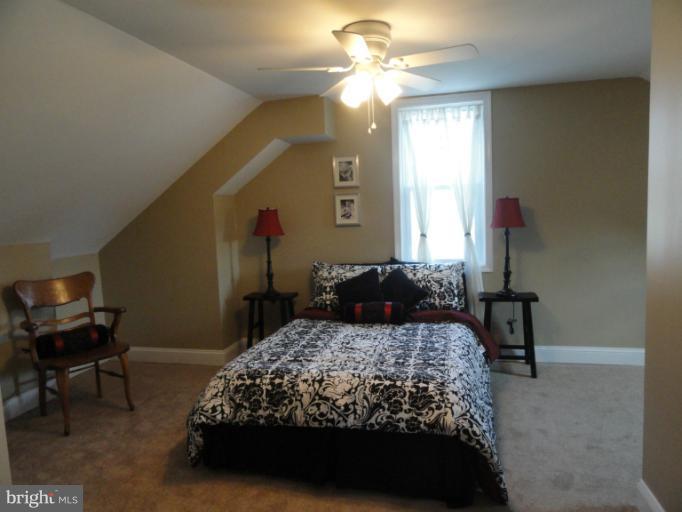Bedroom (Master)