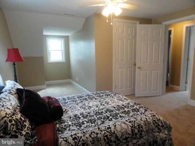Bedroom (Master)