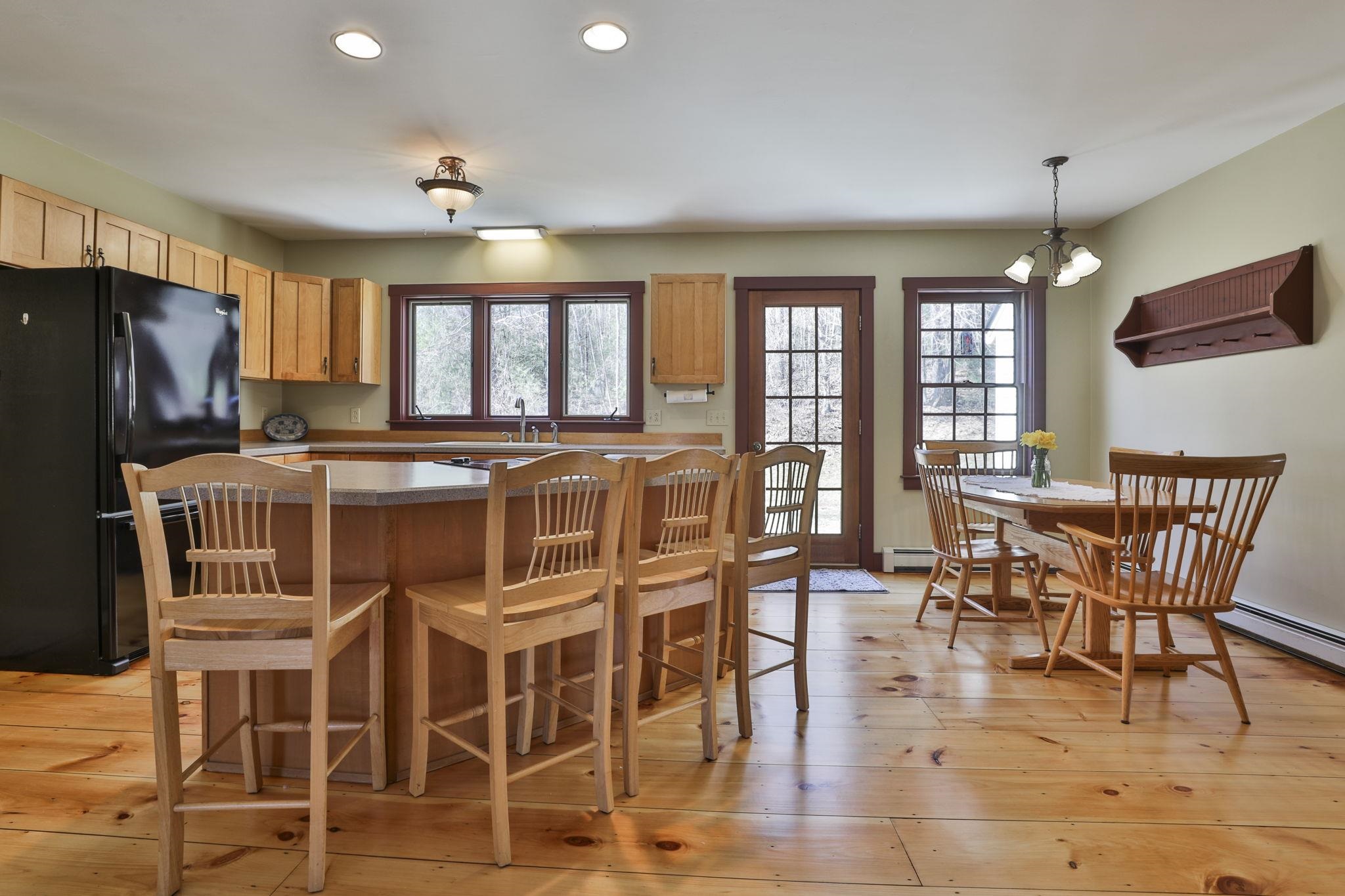 189 Carriage Road New Boston, NH 03070 - Photo 11 of 52