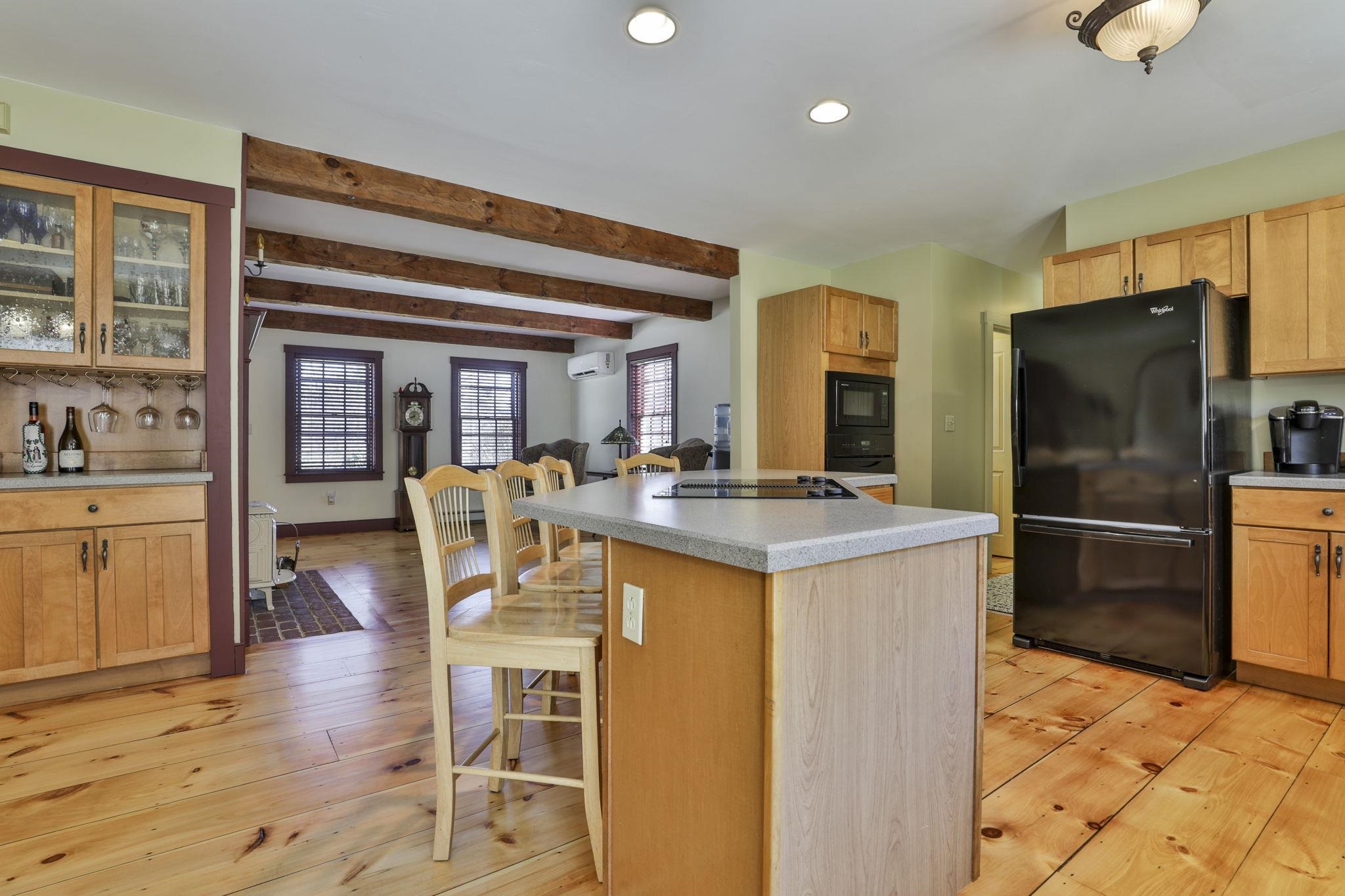 189 Carriage Road New Boston, NH 03070 - Photo 13 of 52