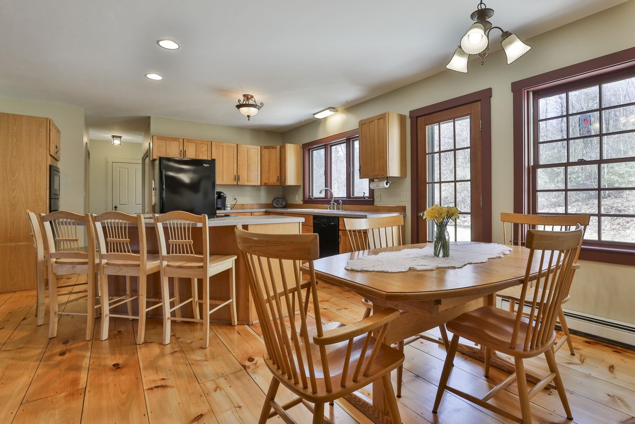 189 Carriage Road New Boston, NH 03070 - Photo 15 of 52
