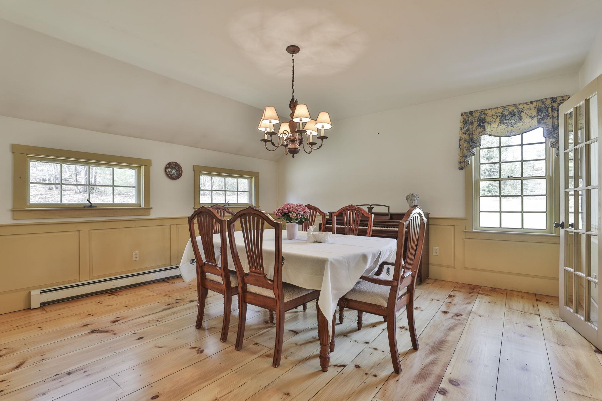189 Carriage Road New Boston, NH 03070 - Photo 17 of 52