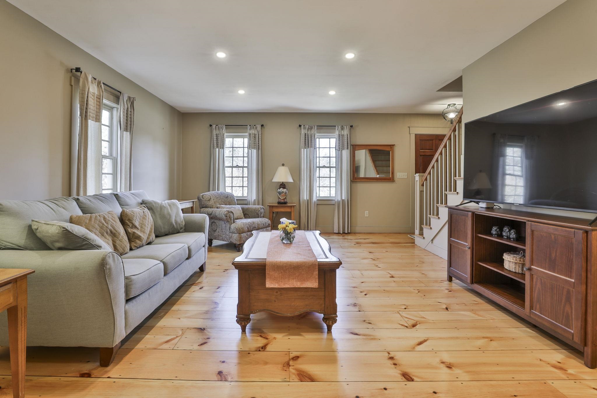 189 Carriage Road New Boston, NH 03070 - Photo 23 of 52