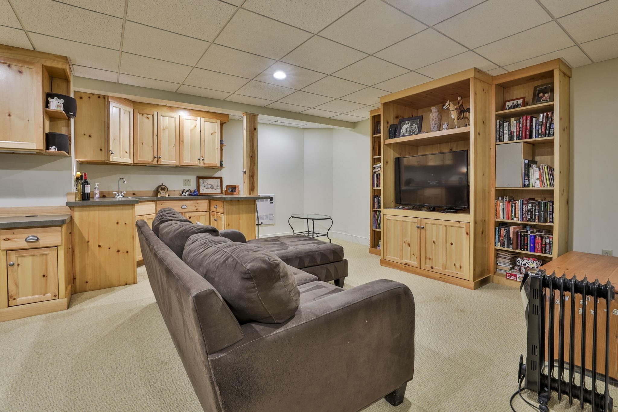 189 Carriage Road New Boston, NH 03070 - Photo 37 of 52