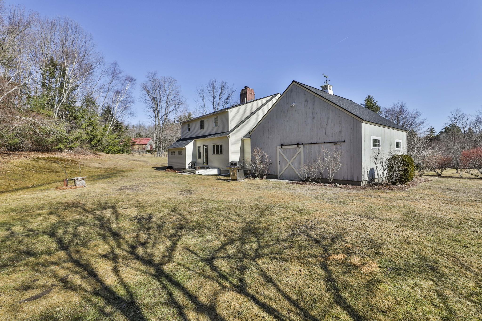 189 Carriage Road New Boston, NH 03070 - Photo 4 of 52