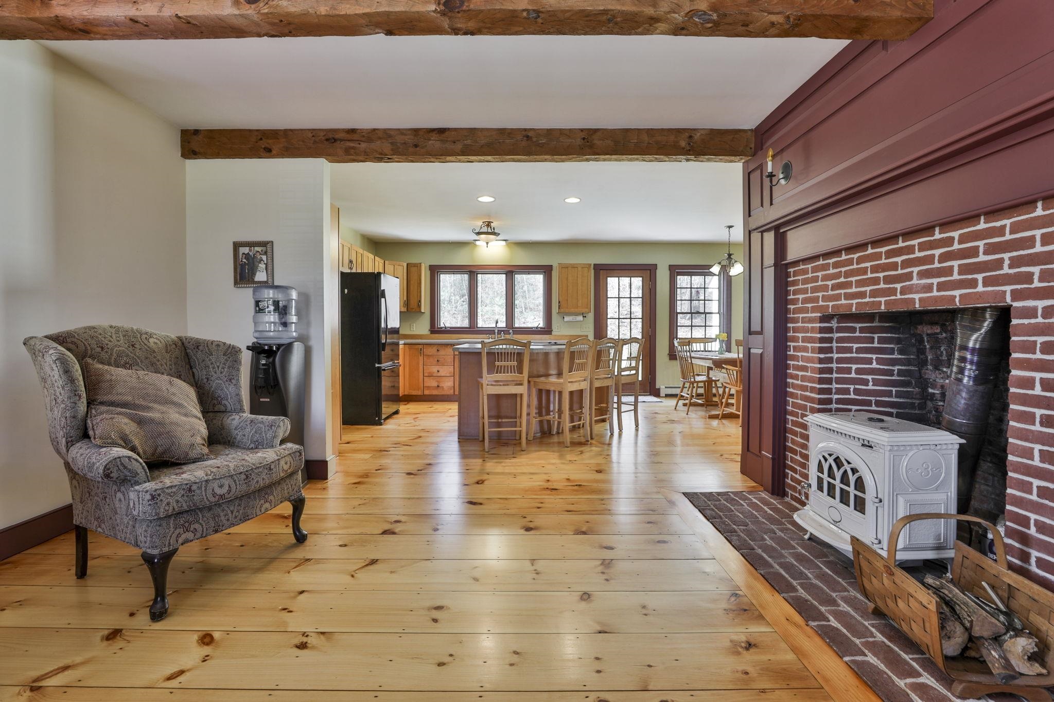 189 Carriage Road New Boston, NH 03070 - Photo 5 of 52