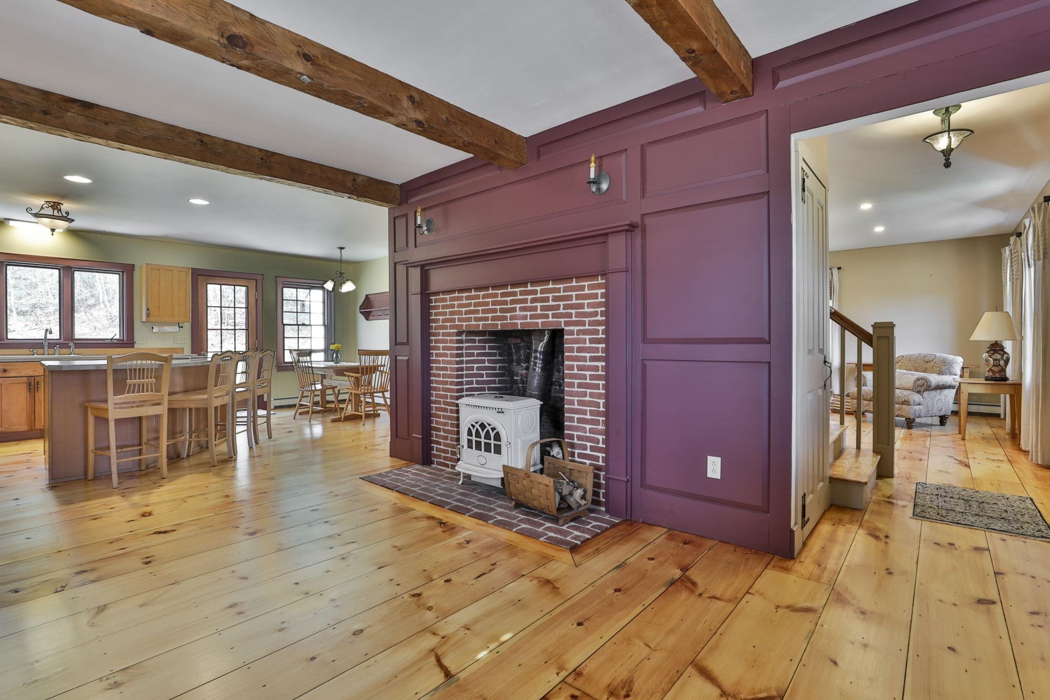 189 Carriage Road New Boston, NH 03070 - Photo 6 of 52