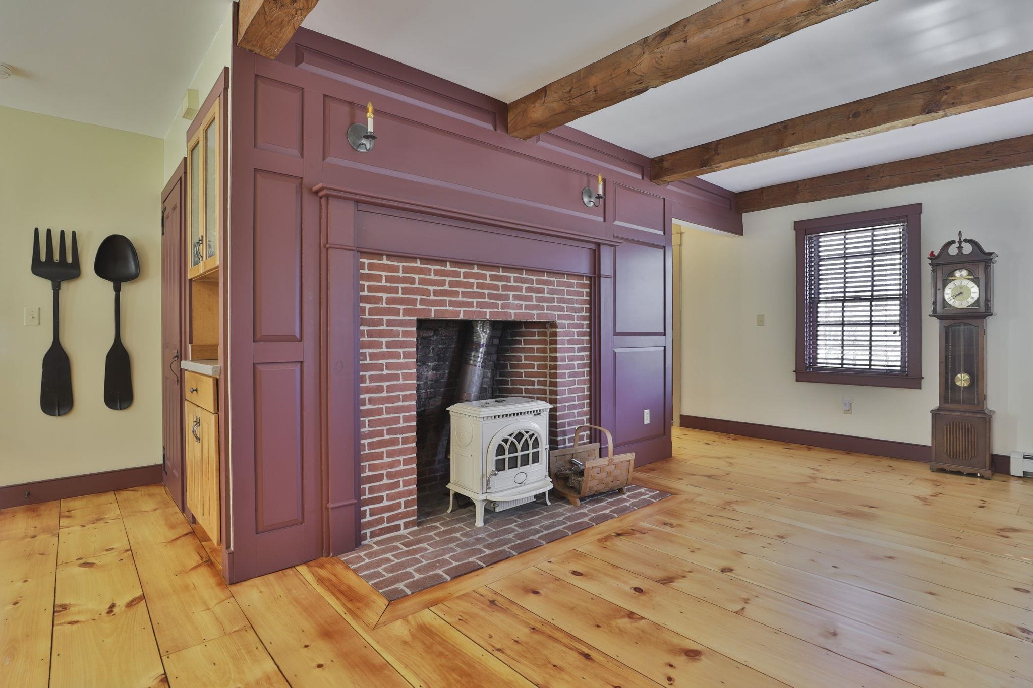 189 Carriage Road New Boston, NH 03070 - Photo 7 of 52