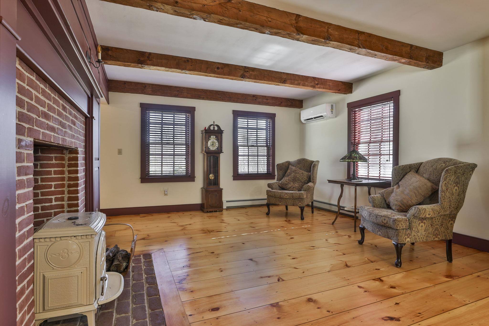 189 Carriage Road New Boston, NH 03070 - Photo 8 of 52