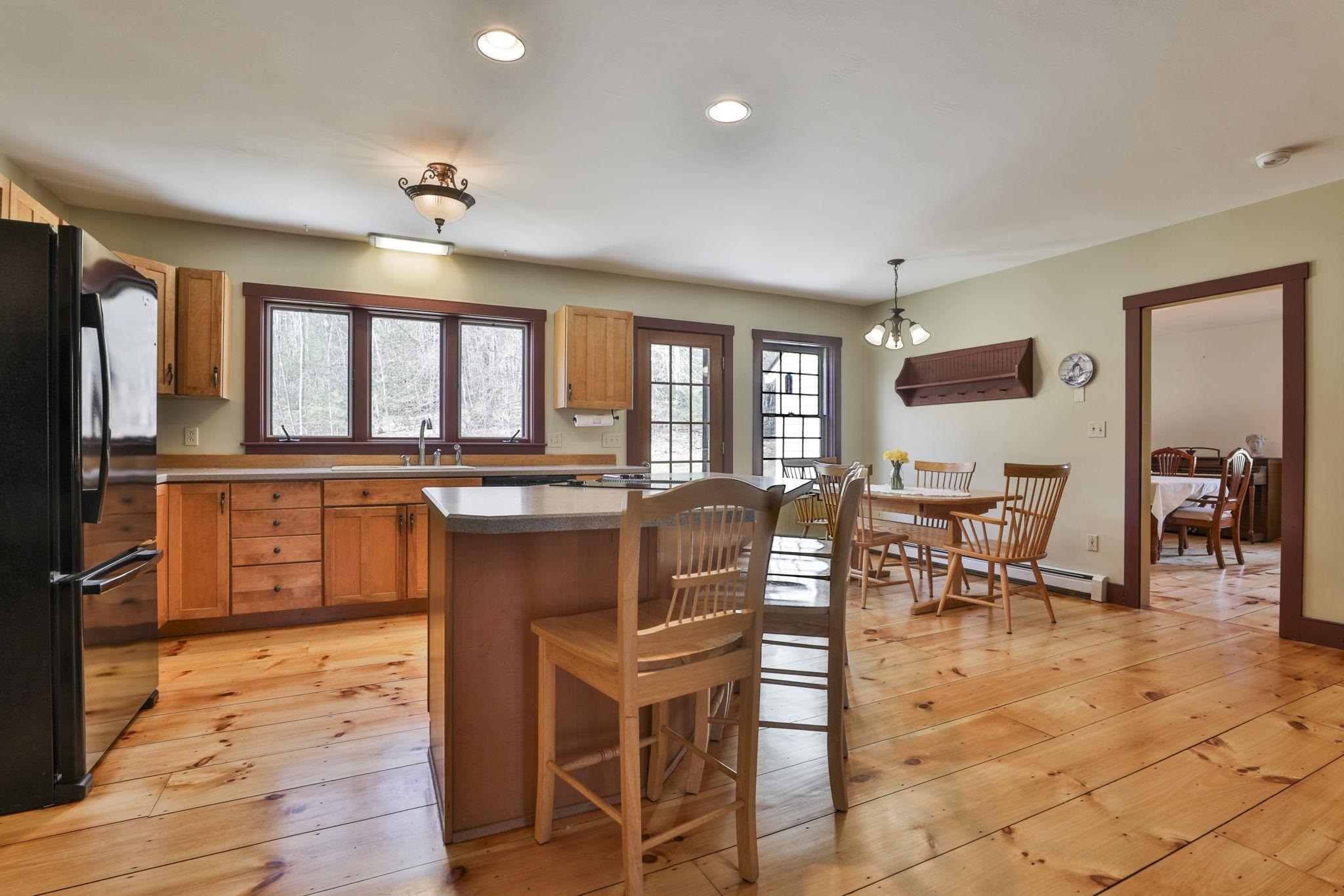 189 Carriage Road New Boston, NH 03070 - Photo 10 of 52