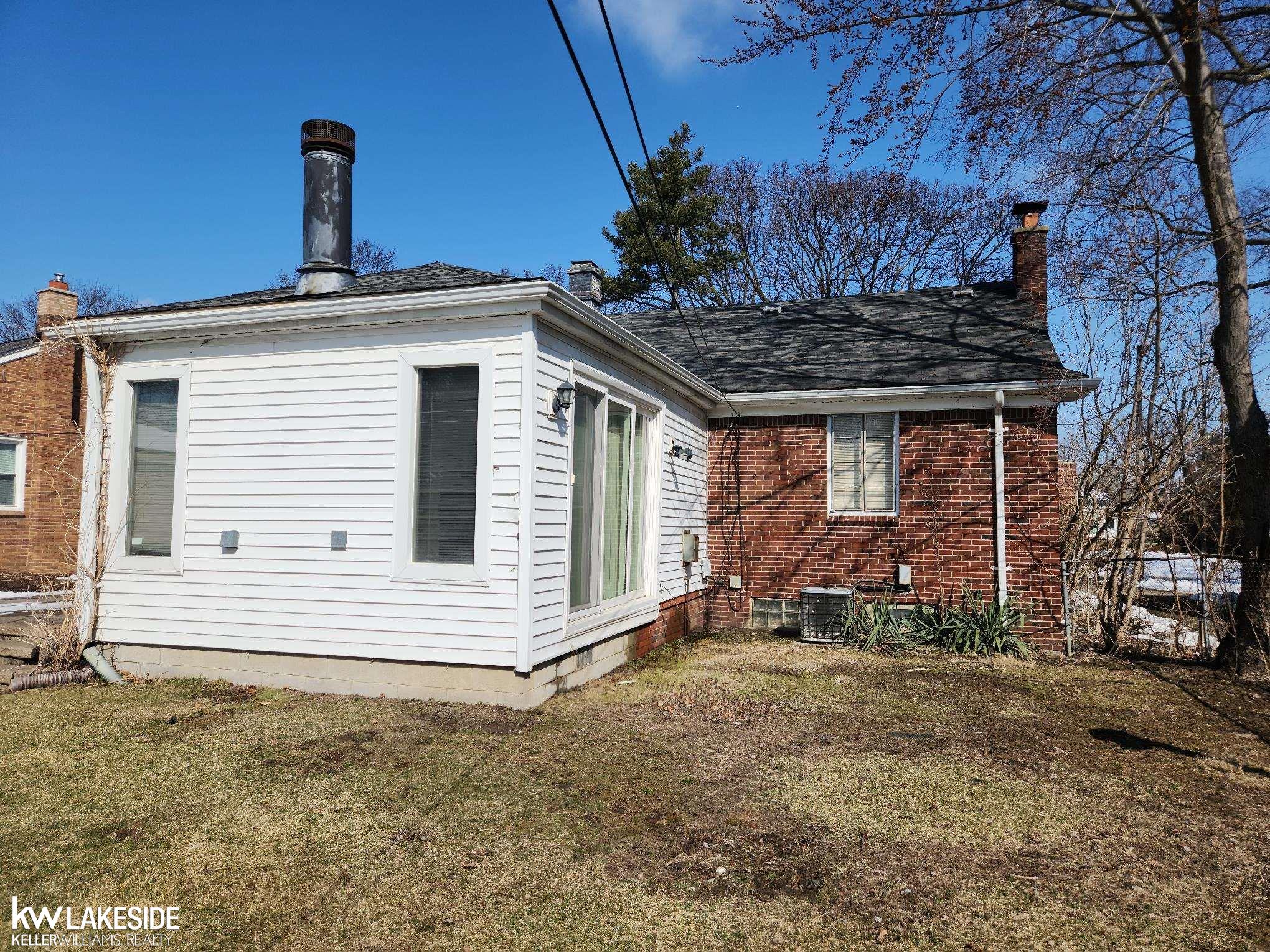 3649 Rockingham Road Royal Oak, MI 48073 - Photo 2 of 14 50102909-1.JPG
