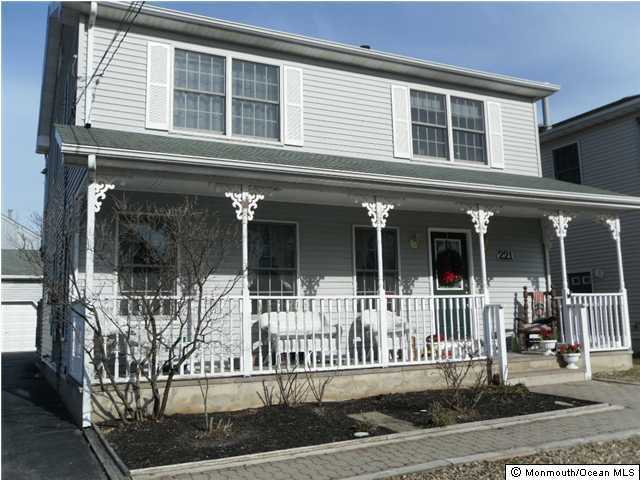 221 Howe Street Point Pleasant, NJ 08742 - Photo 1 of 3 Primary Photo