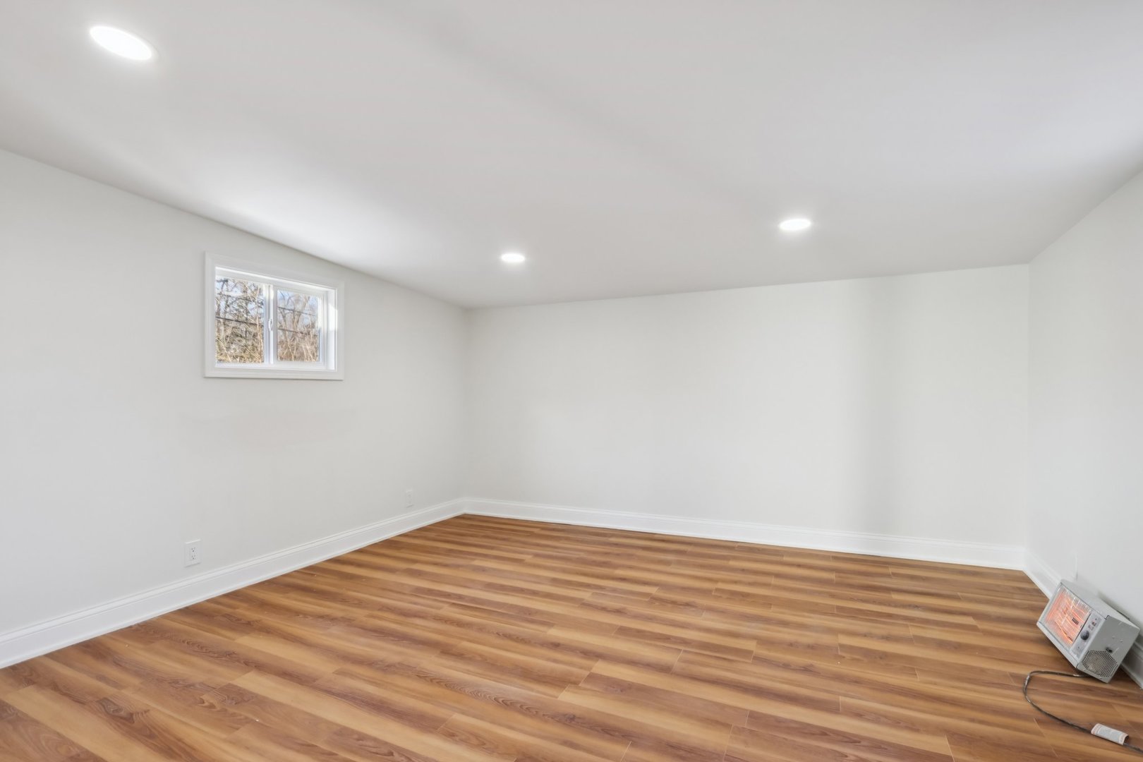 26814 North Genesee Street Wauconda, IL 60084 - Photo 22 of 34 a view of room with wooden floor and fan