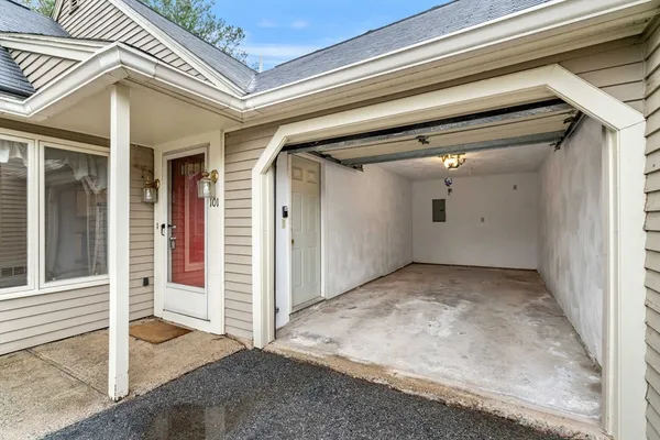 $460,000 | 101 Brickett Hill Circle, Unit 101, Haverhill, MA 01830