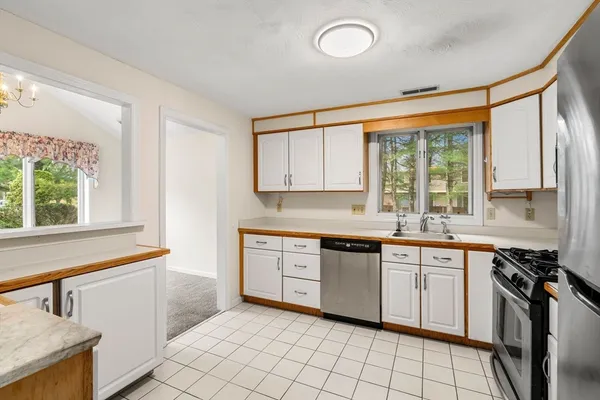 $460,000 | 101 Brickett Hill Circle, Unit 101, Haverhill, MA 01830