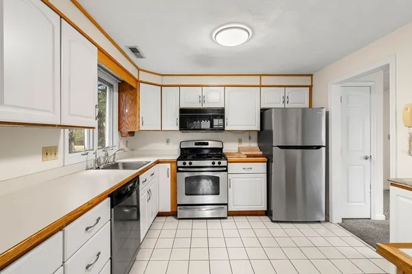 $460,000 | 101 Brickett Hill Circle, Unit 101, Haverhill, MA 01830