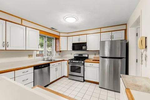 $439,500 | 101 Brickett Hill Circle, Unit 101, Haverhill, MA 01830