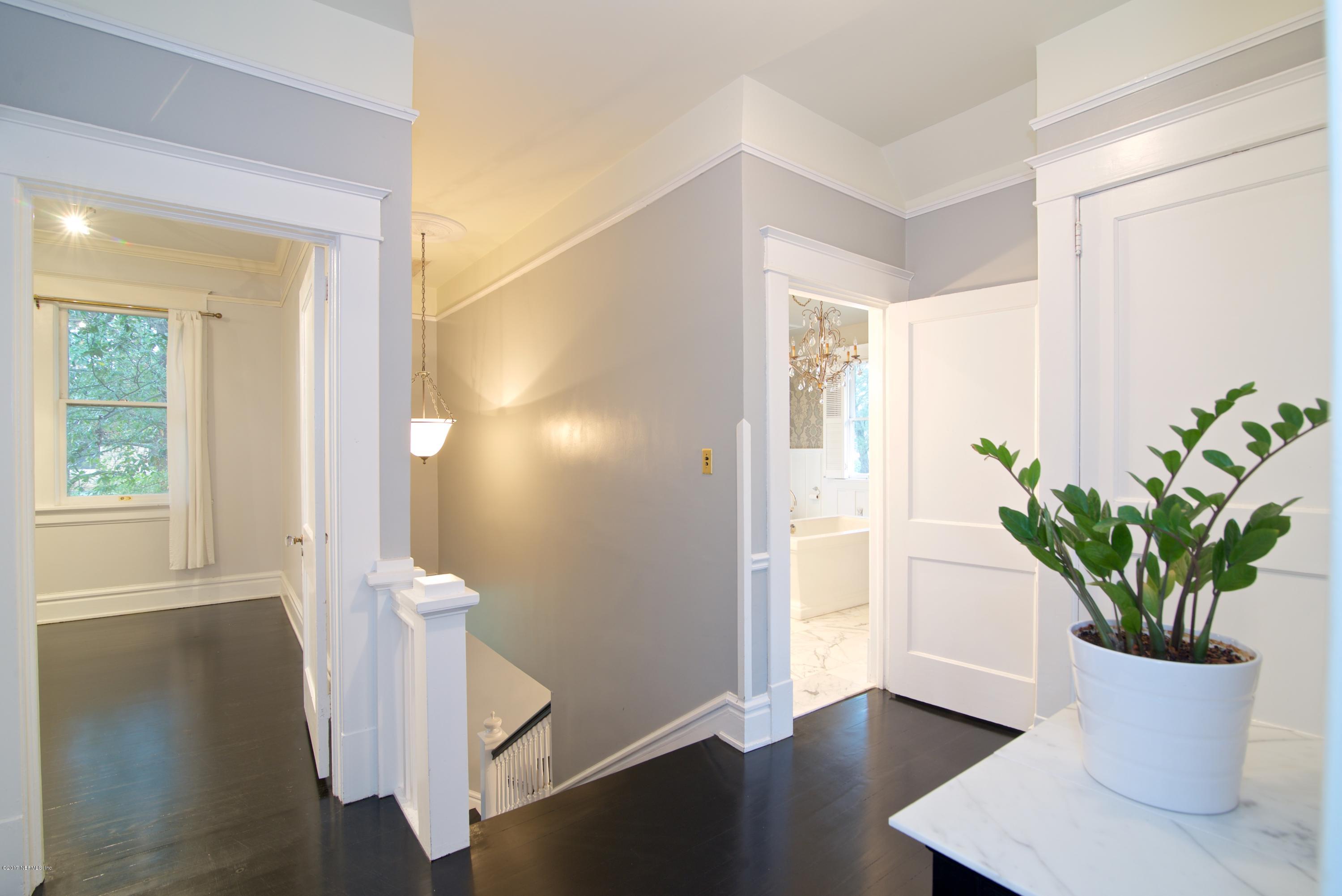 2810 Riverside Avenue Jacksonville, FL 32205 - Photo 23 of 33 Upstairs Landing