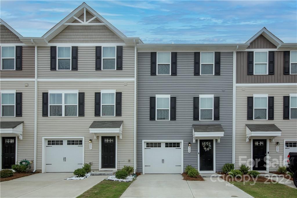 959 Taybyn Road Fort Mill, SC 29715 - Photo 4 of 18 Gallery Image 4