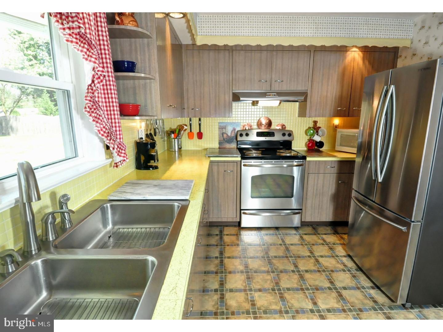323 Ruth Road Harleysville, PA 19438 - Photo 13 of 25 Kitchen