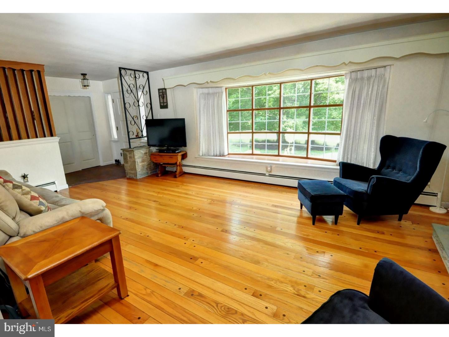 323 Ruth Road Harleysville, PA 19438 - Photo 6 of 25 Living Room