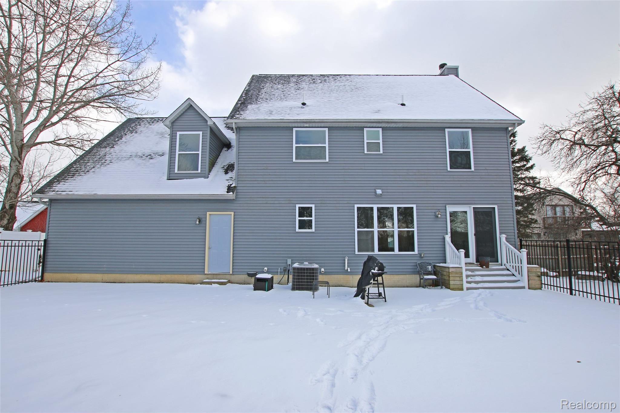7393 East Carpenter Road Davison, MI 48423 - Photo 75 of 82 75) Back of Home.jpg