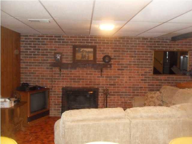 24 Sugarland Road Washington, IN 47501 - Photo 9 of 16 Gallery Image 9