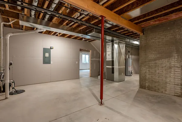 $360,470 | 4 Frank Court, Le Claire, IA 52753