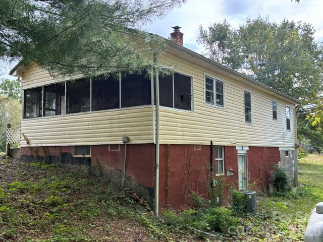949 Cove Road Rutherfordton, NC 28139 - Photo 4 of 15 Gallery Image 4