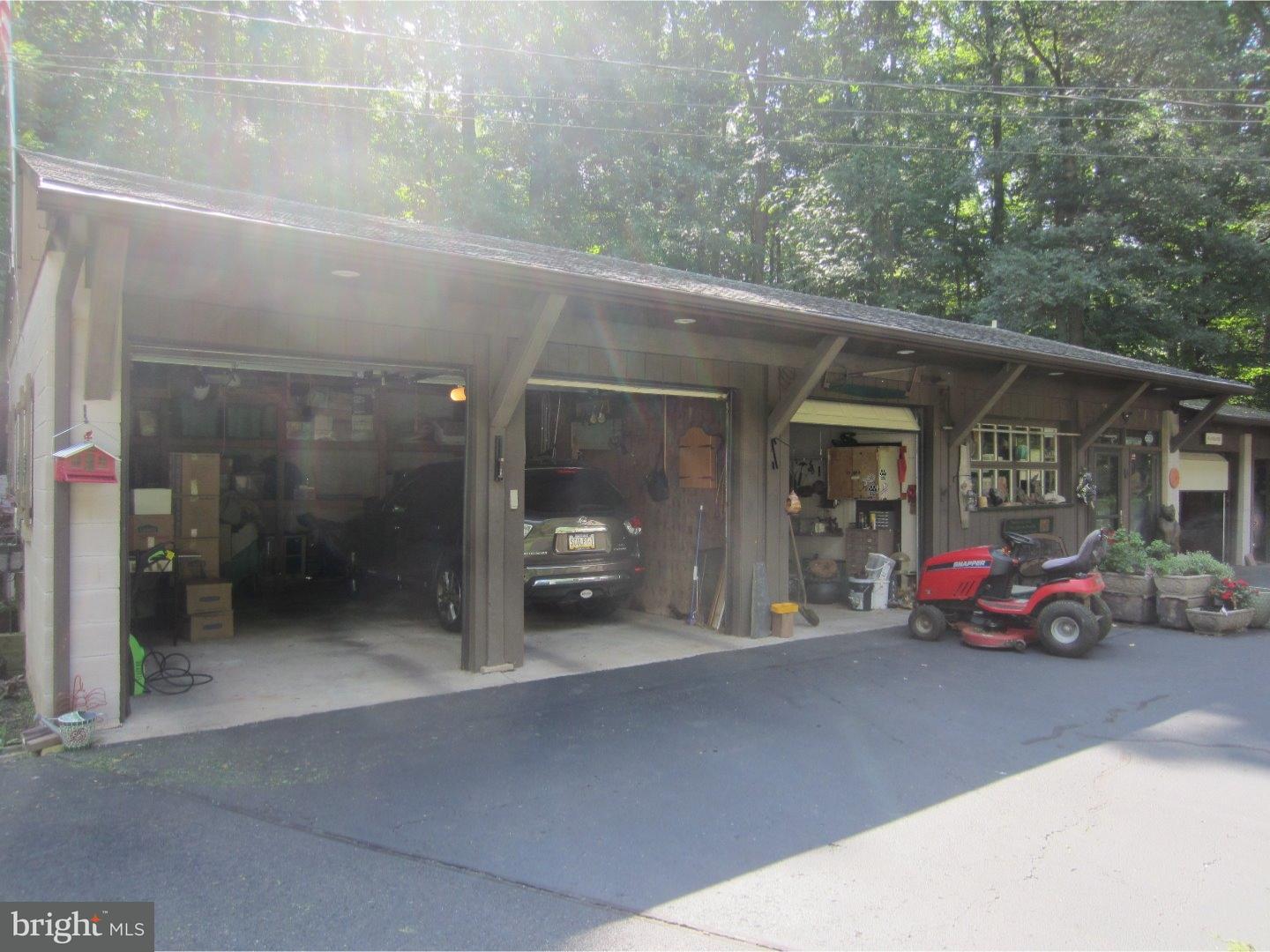 936 West Thatcher Road Quakertown, PA 18951 - Photo 6 of 24 Garage