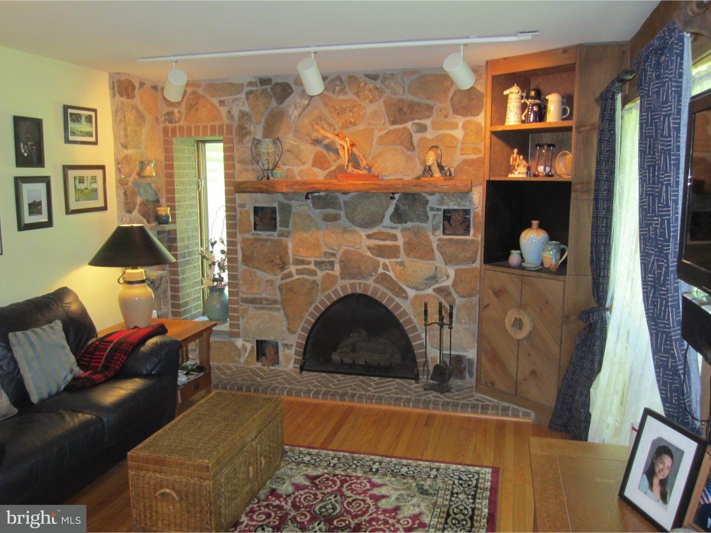936 West Thatcher Road Quakertown, PA 18951 - Photo 9 of 24 Living Room