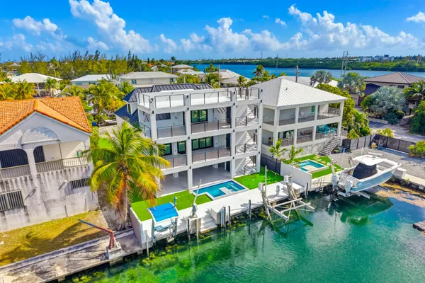 $4,200,000 | 3 Evergreen Avenue, Key Haven, FL 33040