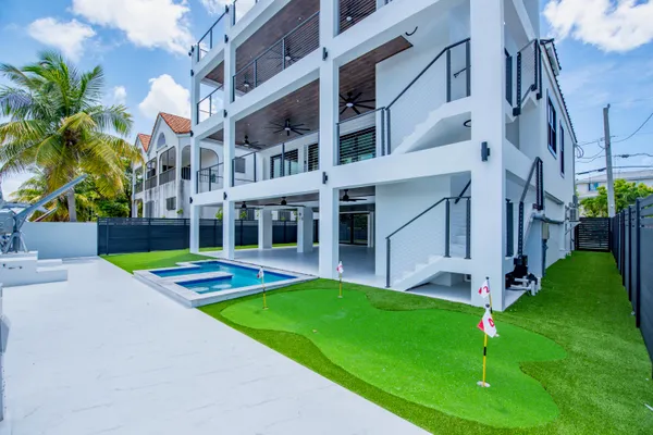 $4,200,000 | 3 Evergreen Avenue, Key Haven, FL 33040
