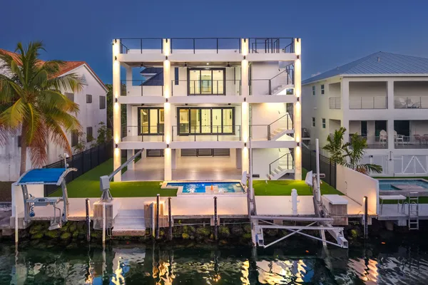 $4,200,000 | 3 Evergreen Avenue, Key Haven, FL 33040