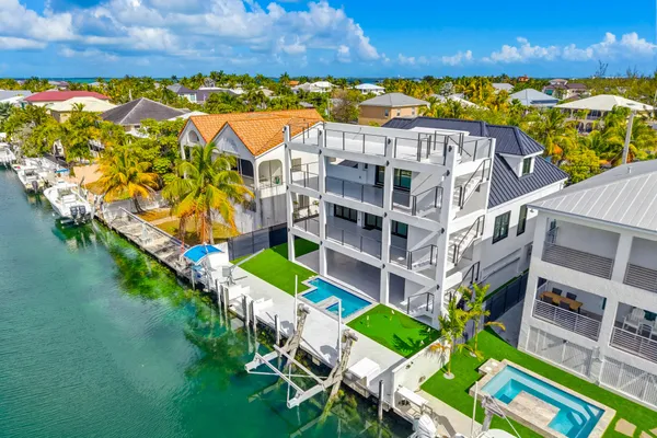 $4,200,000 | 3 Evergreen Avenue, Key Haven, FL 33040