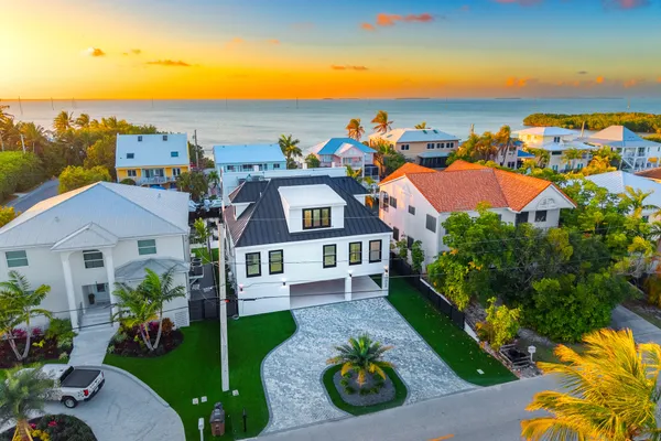 $4,200,000 | 3 Evergreen Avenue, Key Haven, FL 33040