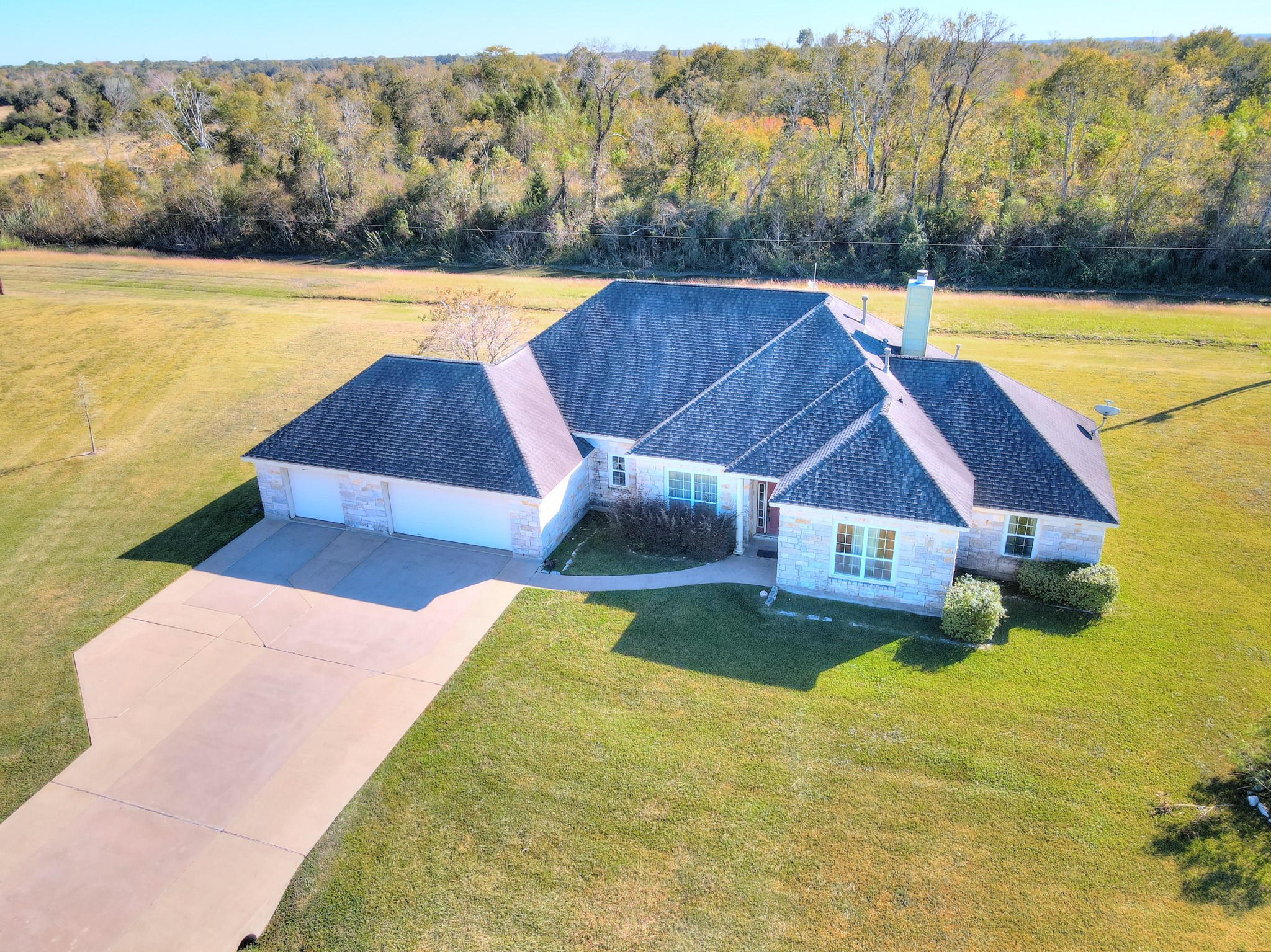 a view of a house with pool and a yard