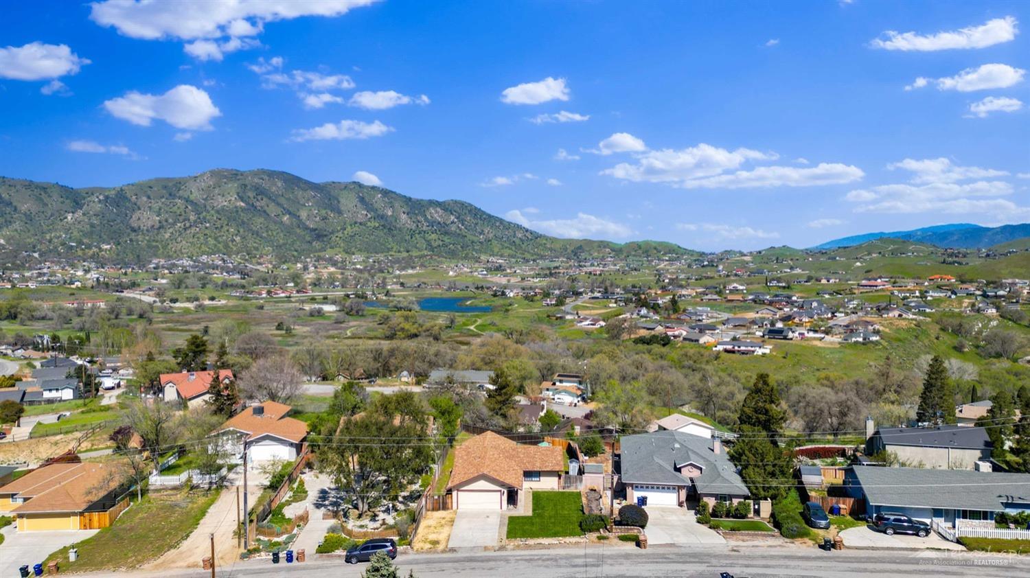 19909 Meadows Road Tehachapi, CA 93561 - Photo 5 of 25 Gallery Image 5