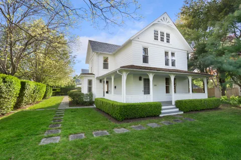 $3,150,000 | 209 Elm Street, Southampton, NY 11968