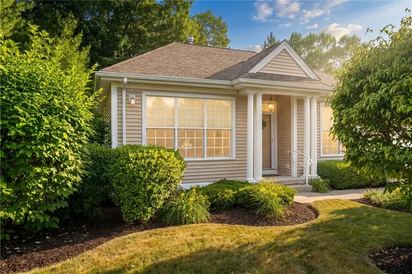 $525,000 | 170 Providence Pike, Unit 2, North Smithfield, RI 02896