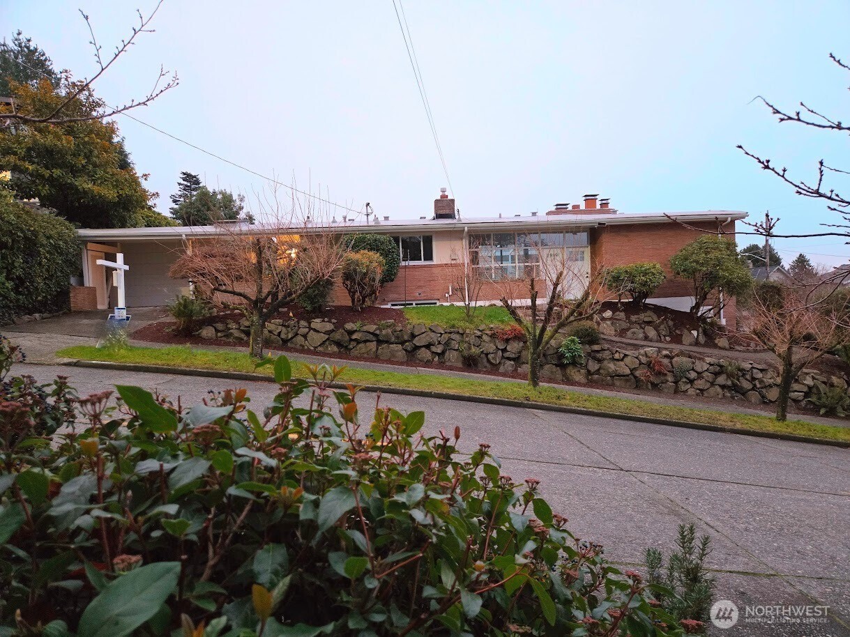 2819 West McGraw Street Seattle, WA 98199 - Photo 2 of 40 a view of a lake with a building in the background