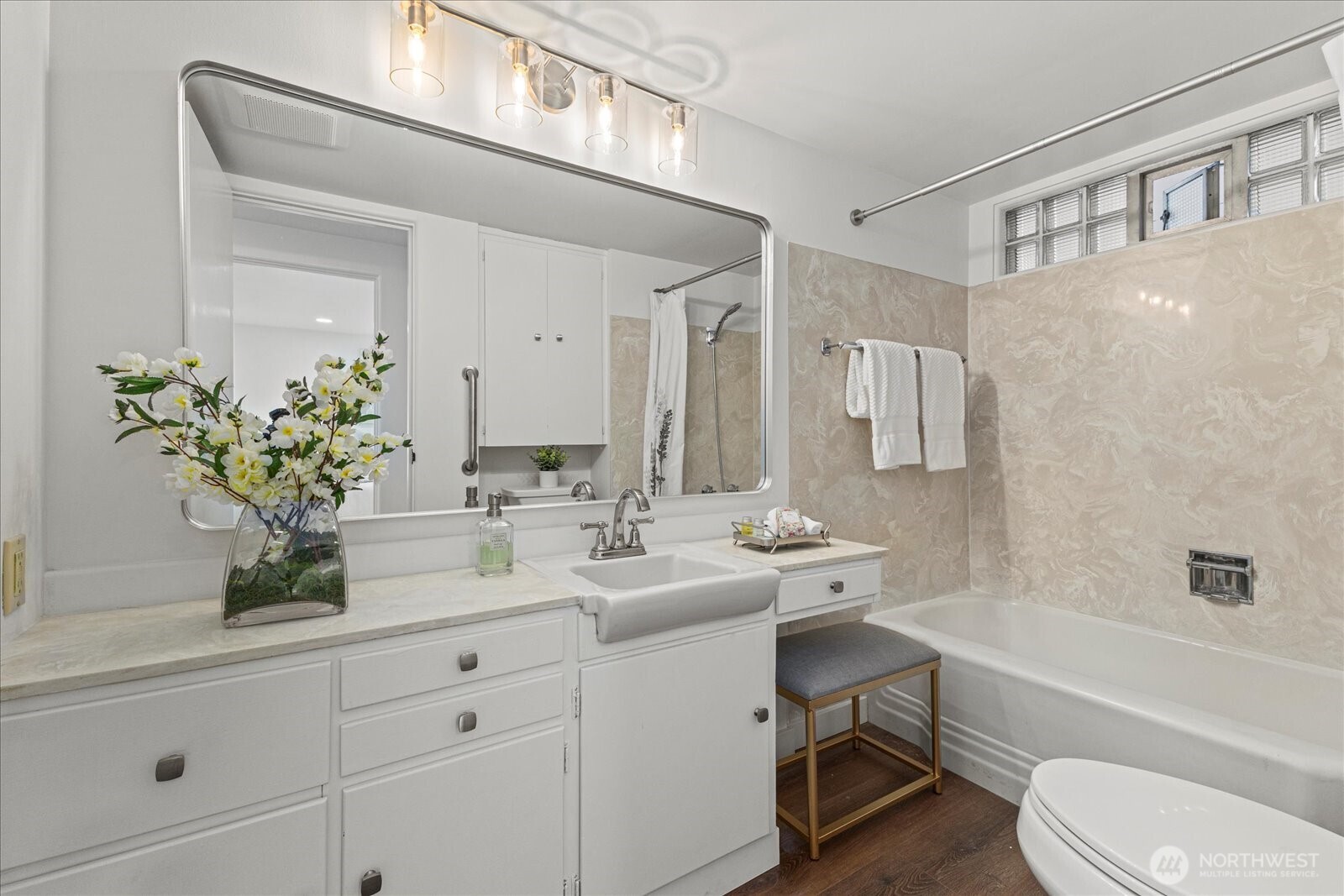 2819 West McGraw Street Seattle, WA 98199 - Photo 23 of 40 a bathroom with a sink a toilet and a bathtub