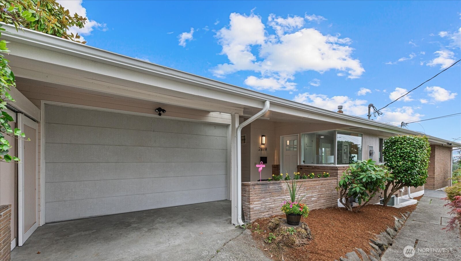 2819 West McGraw Street Seattle, WA 98199 - Photo 4 of 40