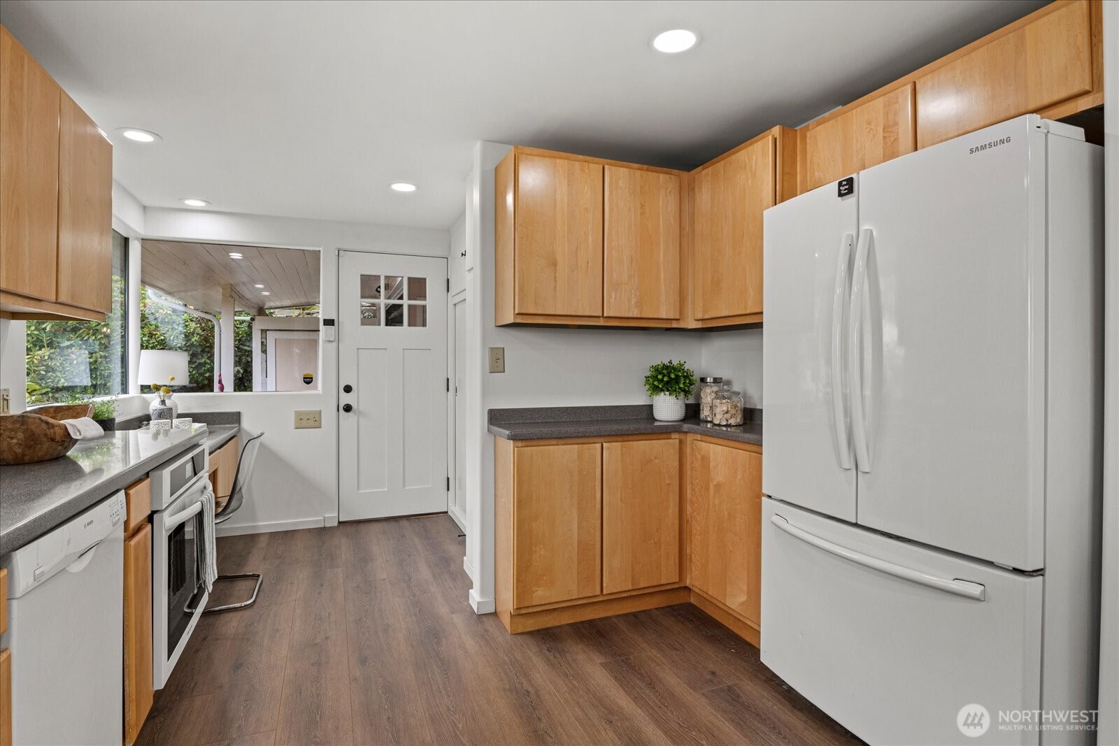 2819 West McGraw Street Seattle, WA 98199 - Photo 7 of 40